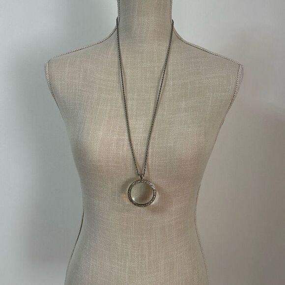 Magnifying Portable Pocket Reading Loupe Necklace Silver Toned - Picture 2 of 9